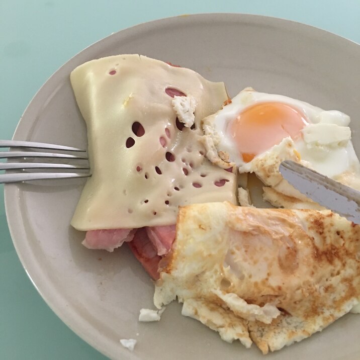 ハム、チーズと卵の朝食